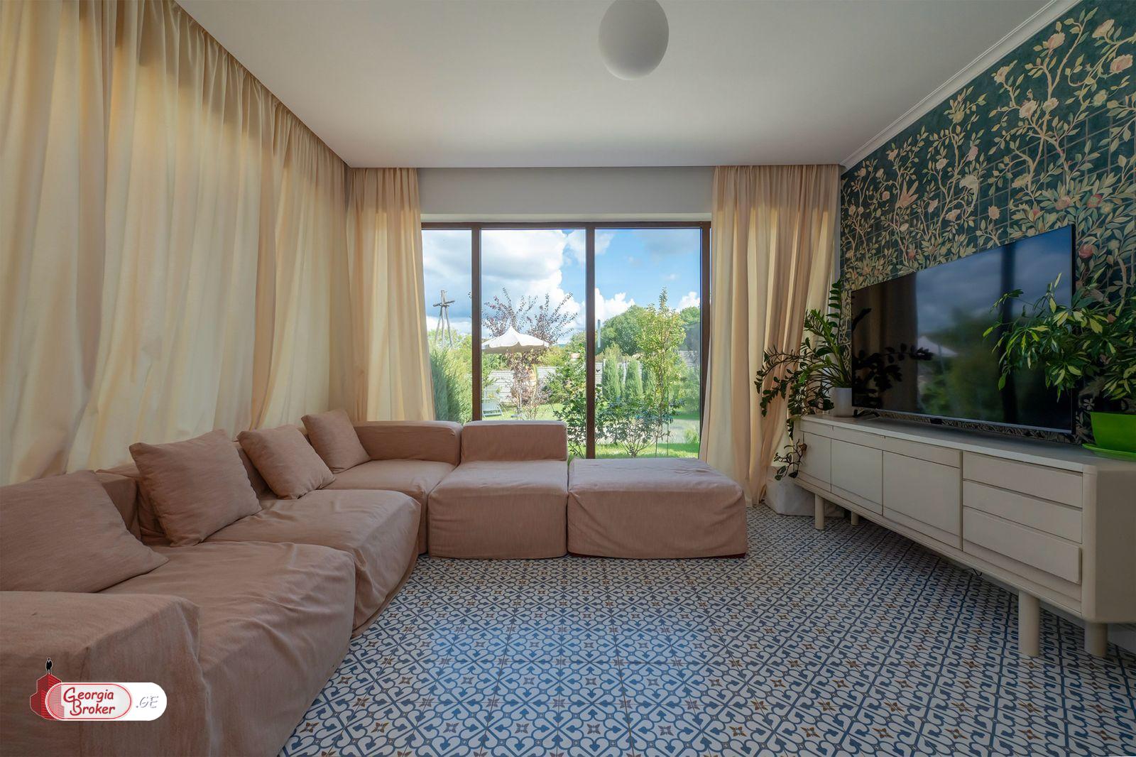 nearly repaired 8-room house for sale